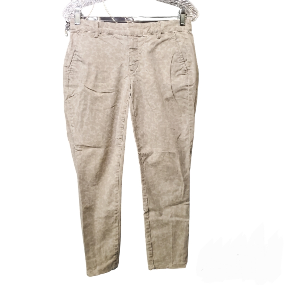 Khakis by Gap 97%Cotton 3% Spandex Pants Size Small